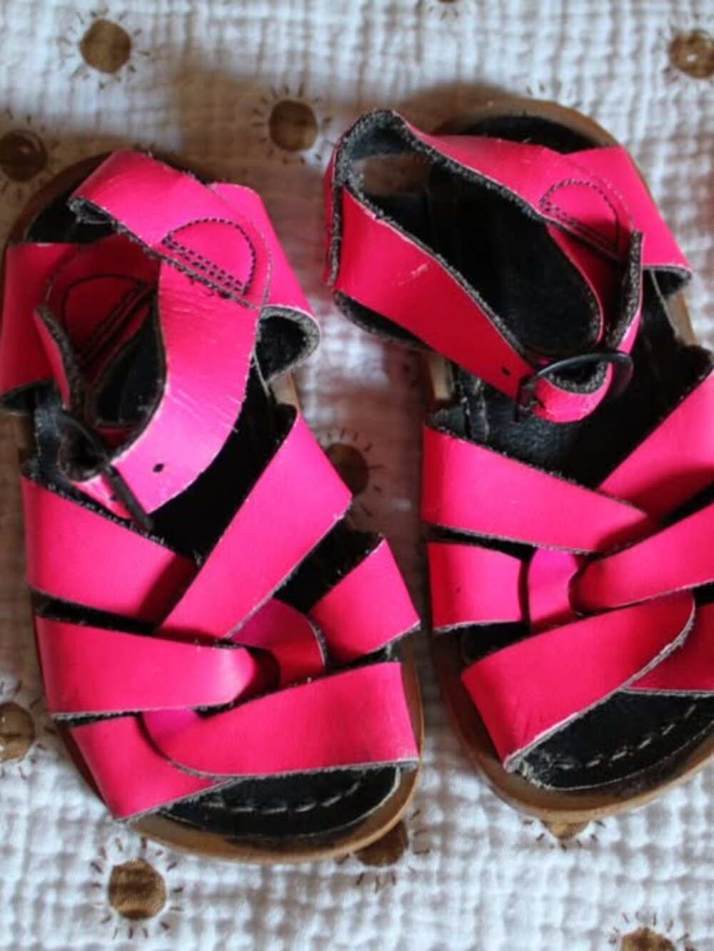 🩷 Saltwater Sandals Toddler, Size 5 – Bright Pink Leather Shoes